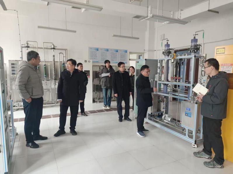 化学化工学院开展新学期实验室安...